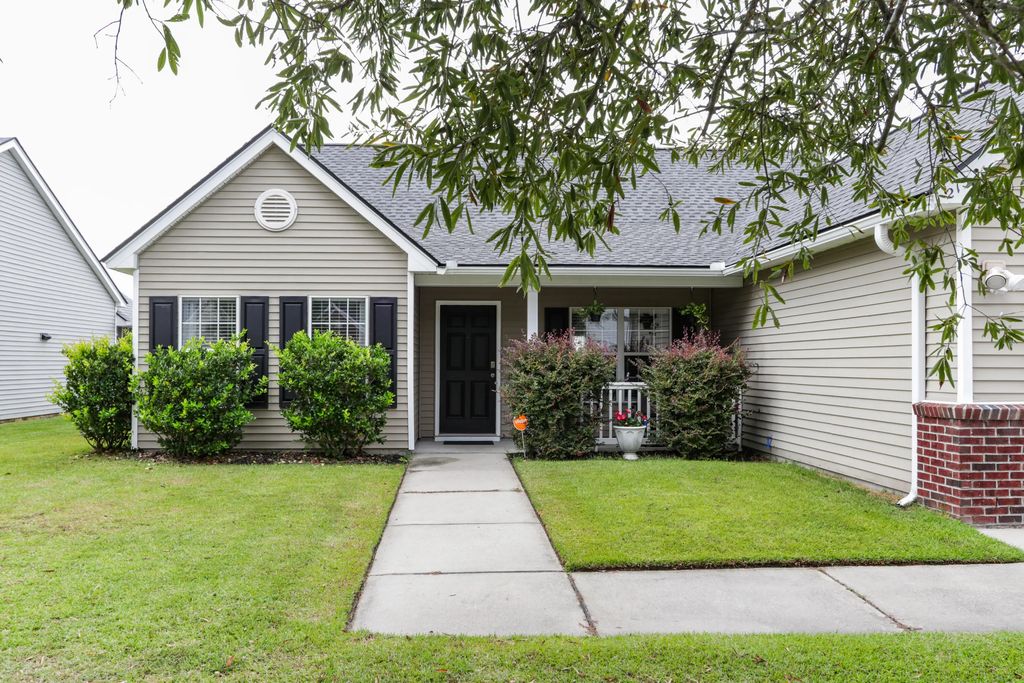 213 Dovetail Circle, Summerville