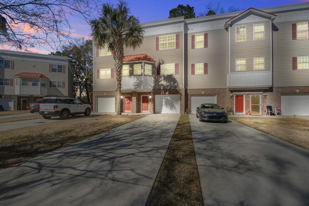 4628 N Palm View Circle, North Charleston