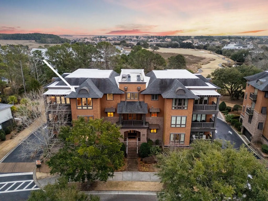 250 Island Park Drive 205, Charleston