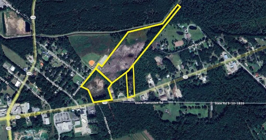 1 Hwy 162, Hollywood