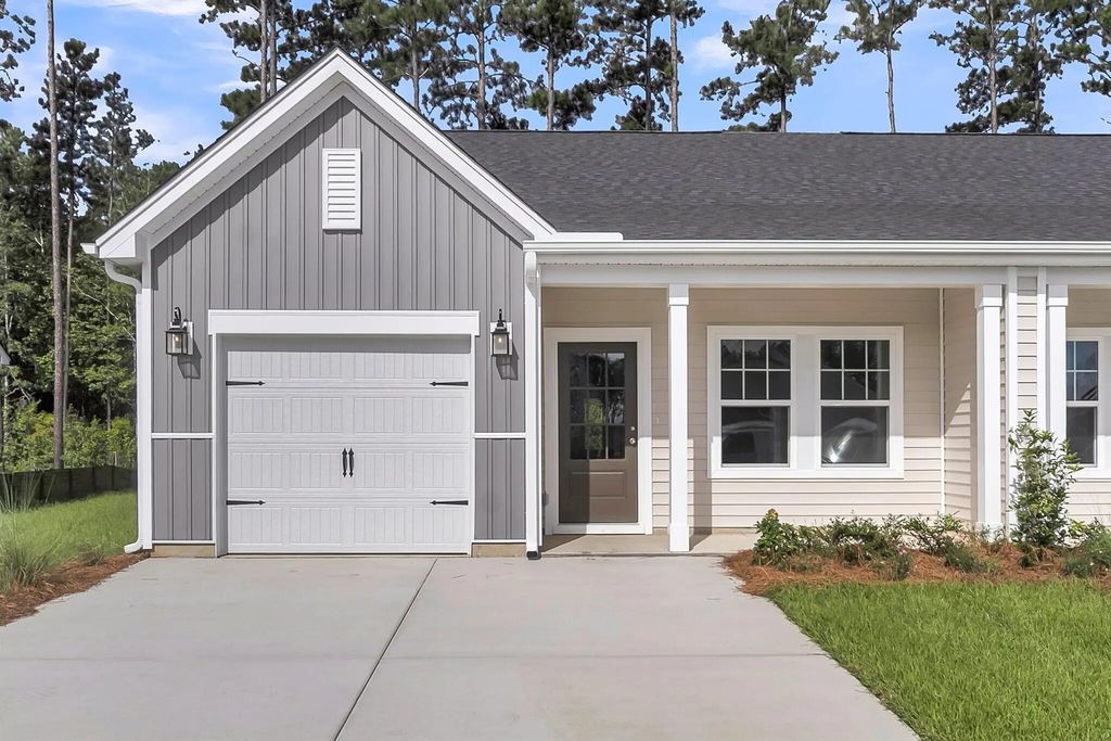 1050 Dusk Drive, Summerville