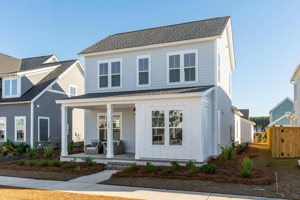 723 Rumbling Leaf Lane, Summerville