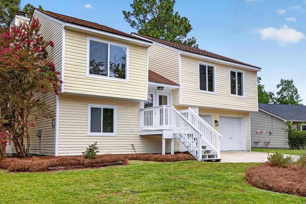 104 Foxfire Court, Summerville