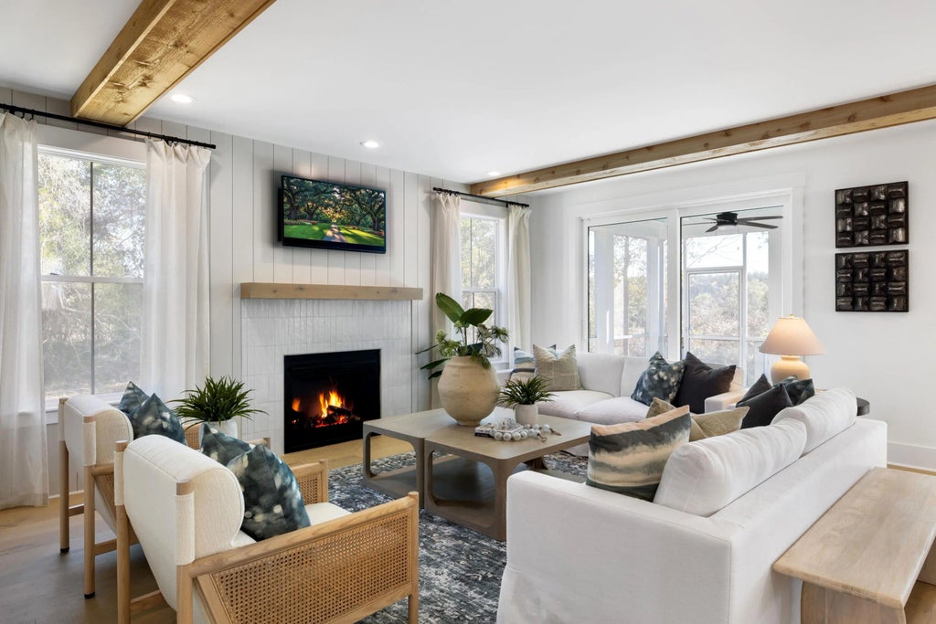 2056 Ten Point Drive, Charleston