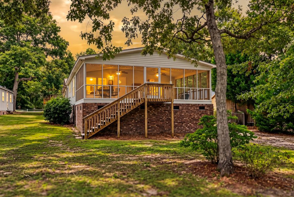 2003 Clubhouse Road, Summerton