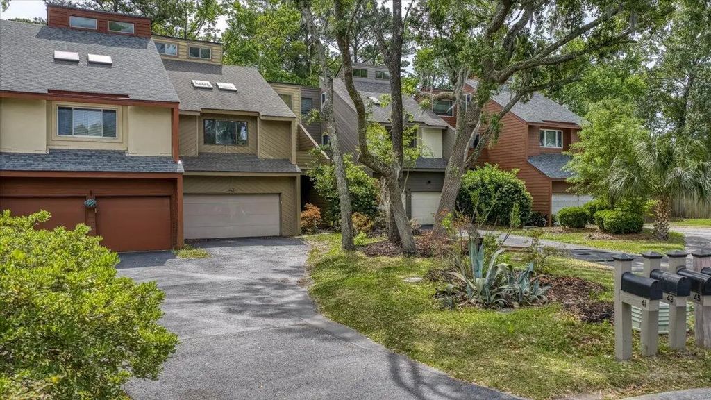 43 Arabian Drive, Charleston