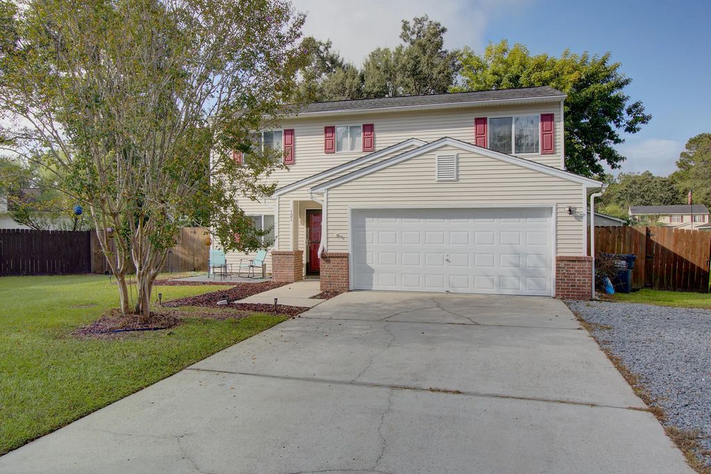 121 Sioux Court, Summerville