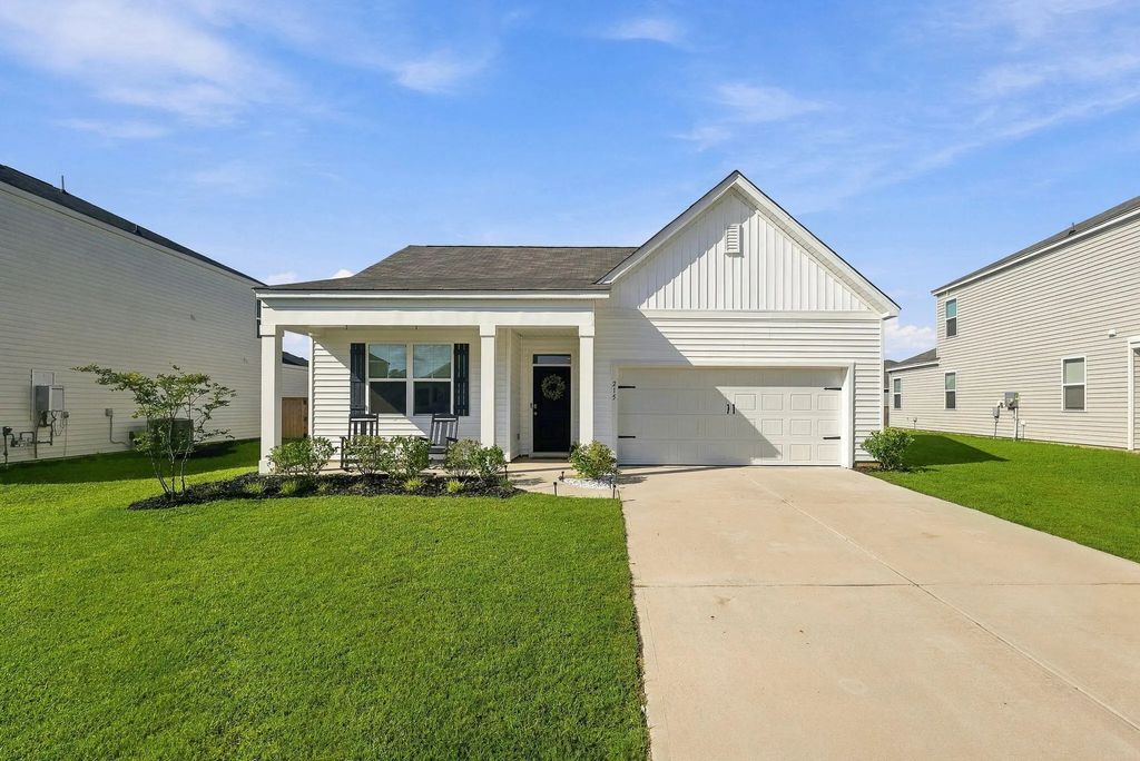 215 Watersglen Drive, Summerville