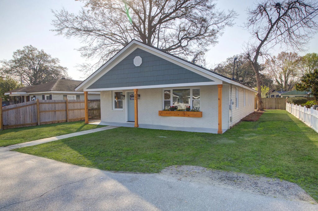 921 Hillsboro Drive, Charleston