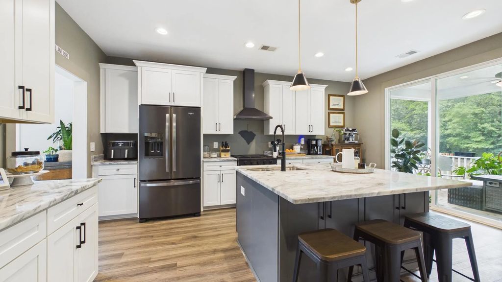 1936 Chestnut Oak Lane, Charleston