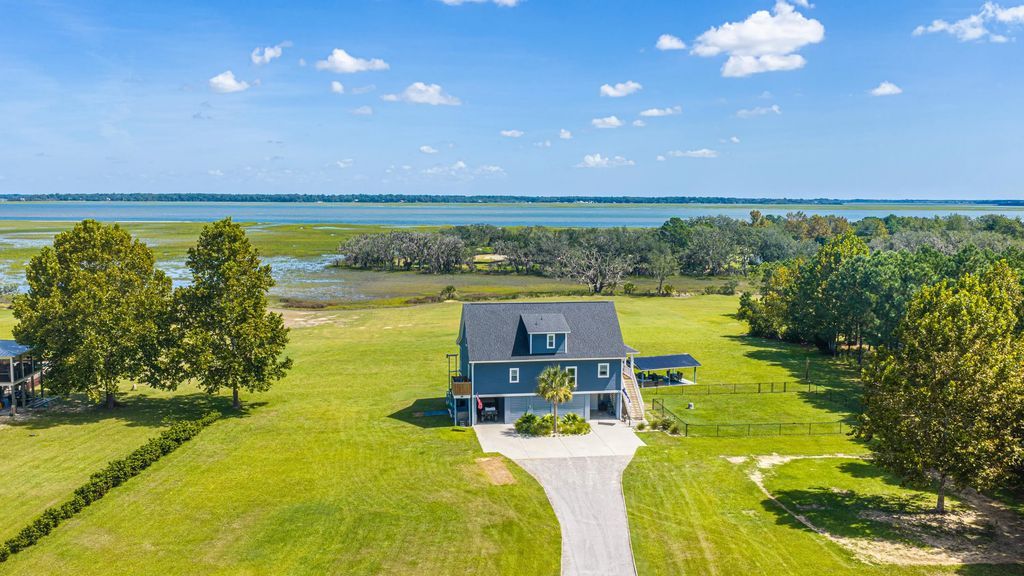 1636 Wharf Ferry Road, Edisto Island