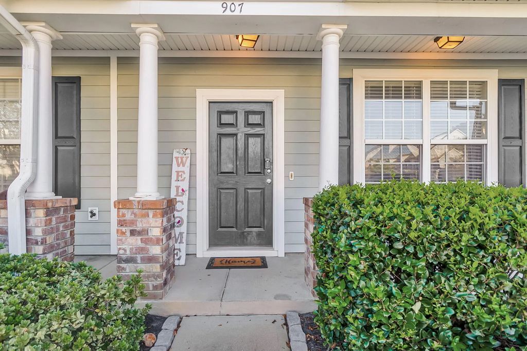 907 Hemingway Circle, Summerville