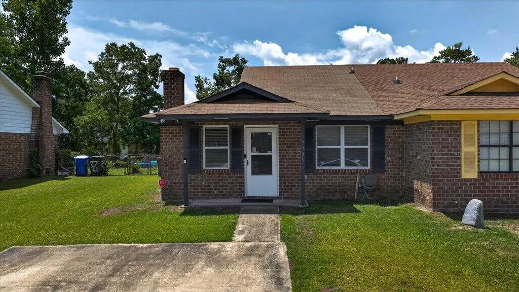7725 Suzanne Drive, North Charleston
