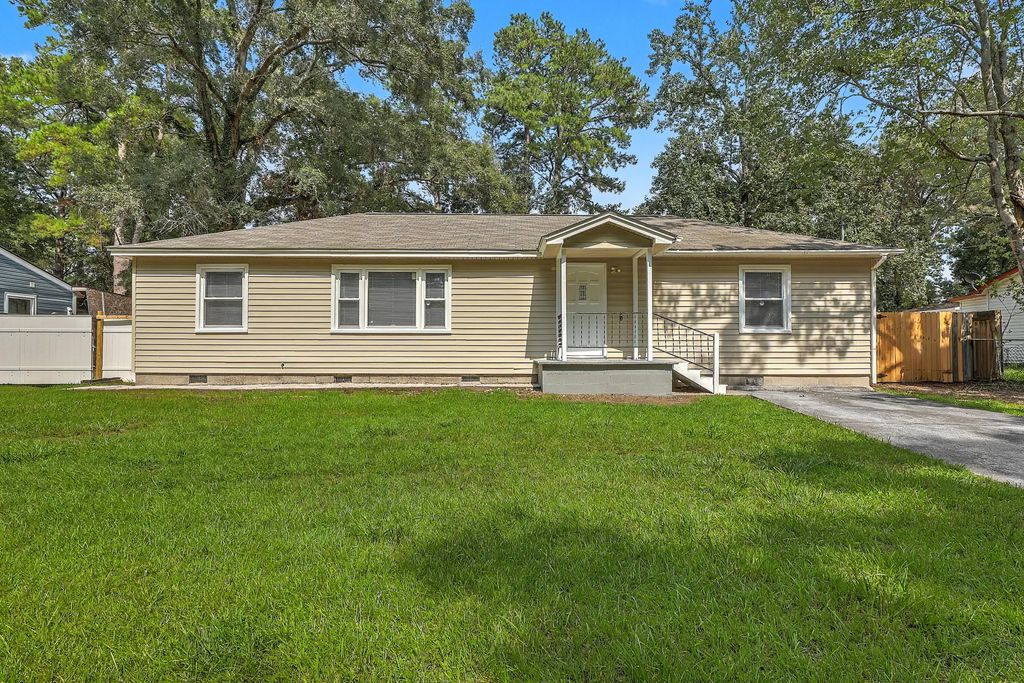 7620 Winchester Street, North Charleston