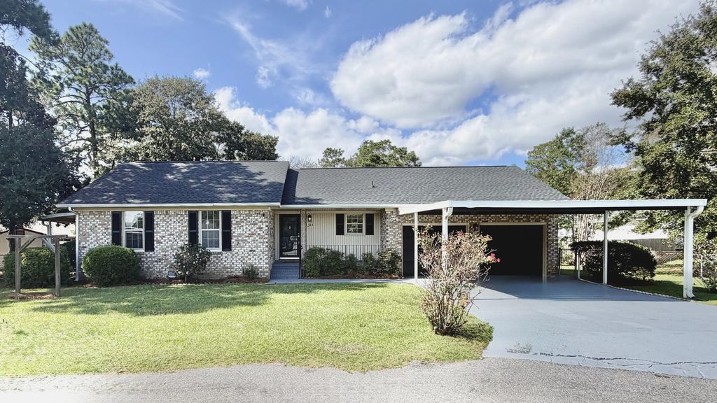 104 Stuart Court, Summerville