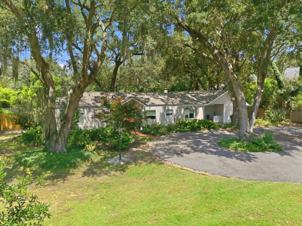 544 Fort Johnson Road, Charleston