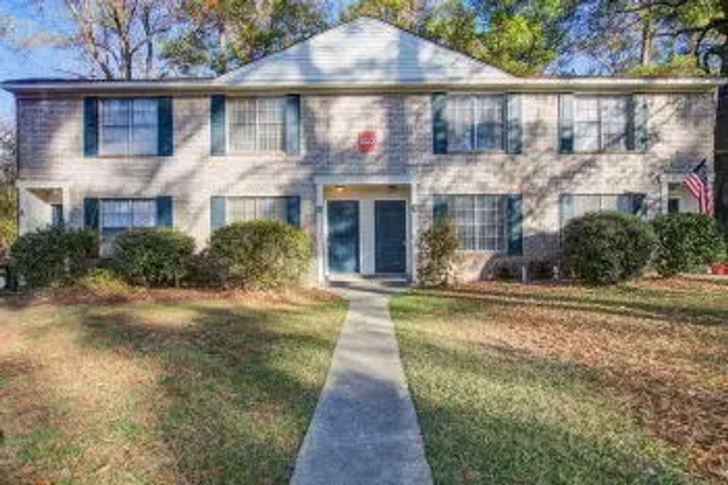 300 Crestview Drive D, Summerville