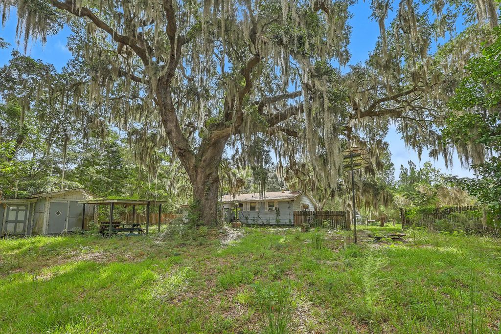 4678 Maybank Highway, Wadmalaw Island