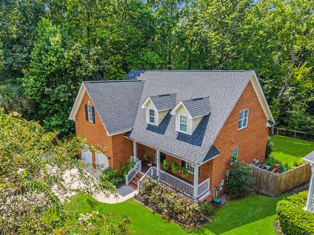 8631 Woodland Walk, North Charleston