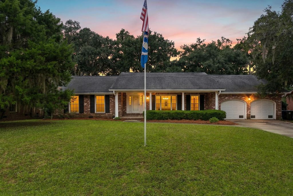 1817 Wilshire Drive, Charleston