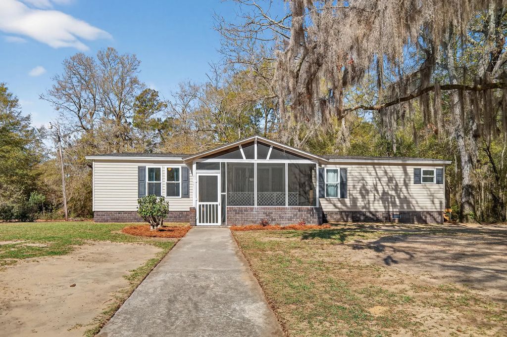 1223 Benton Road, Summerton