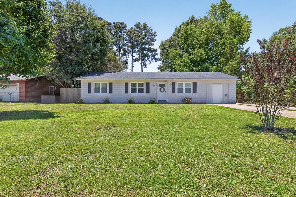 309 Logan Drive, Summerville