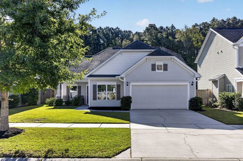 215 Saxony Loop, Summerville