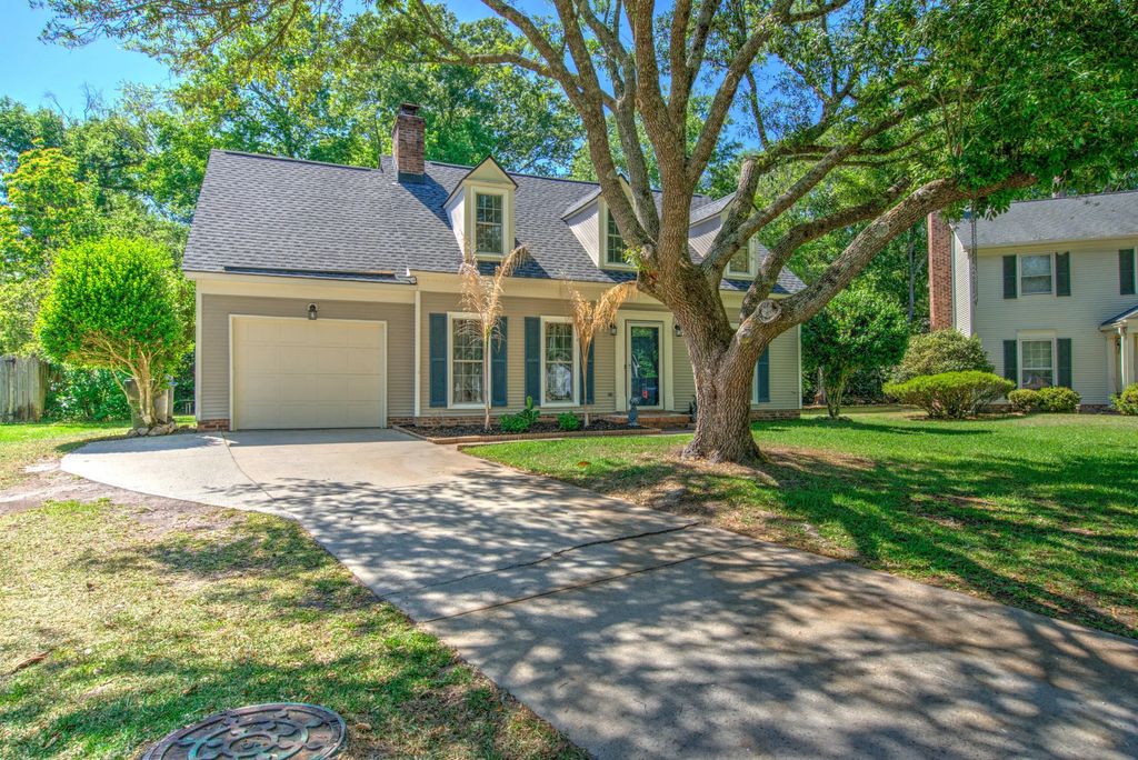 105 Wainwright Manor, Summerville
