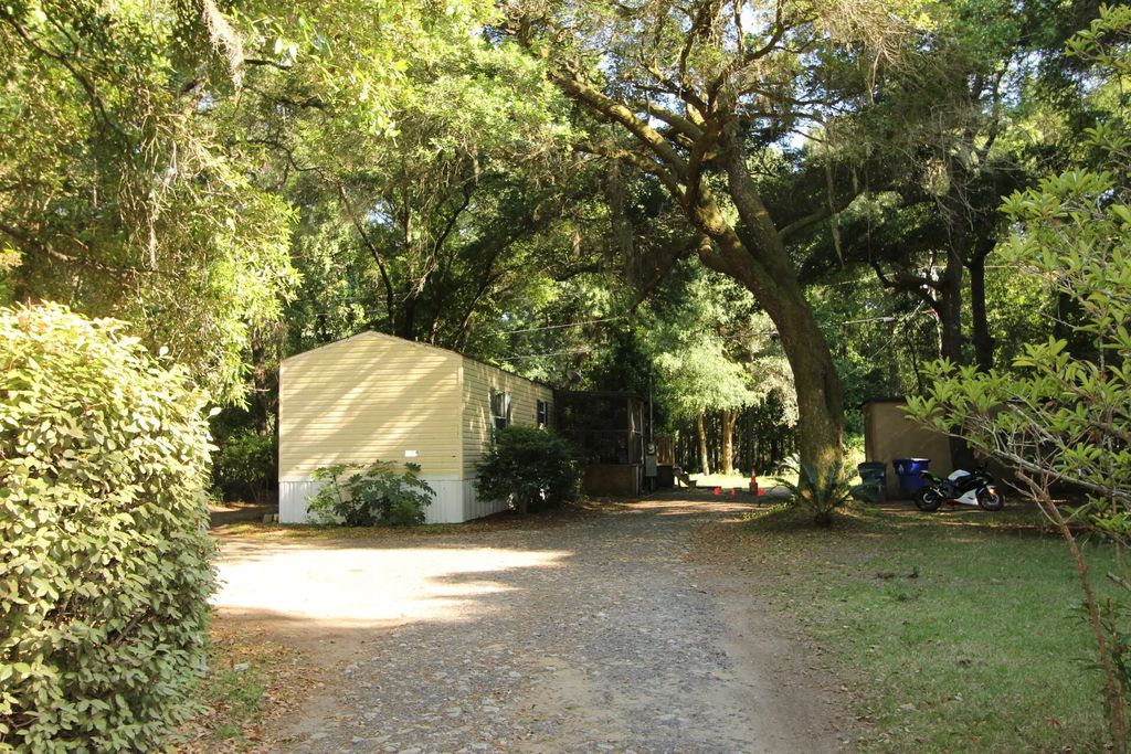 3339 River Road, Johns Island
