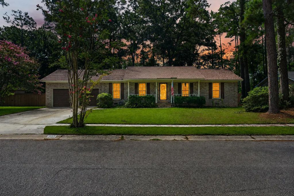 304 Summercourt Drive, Summerville