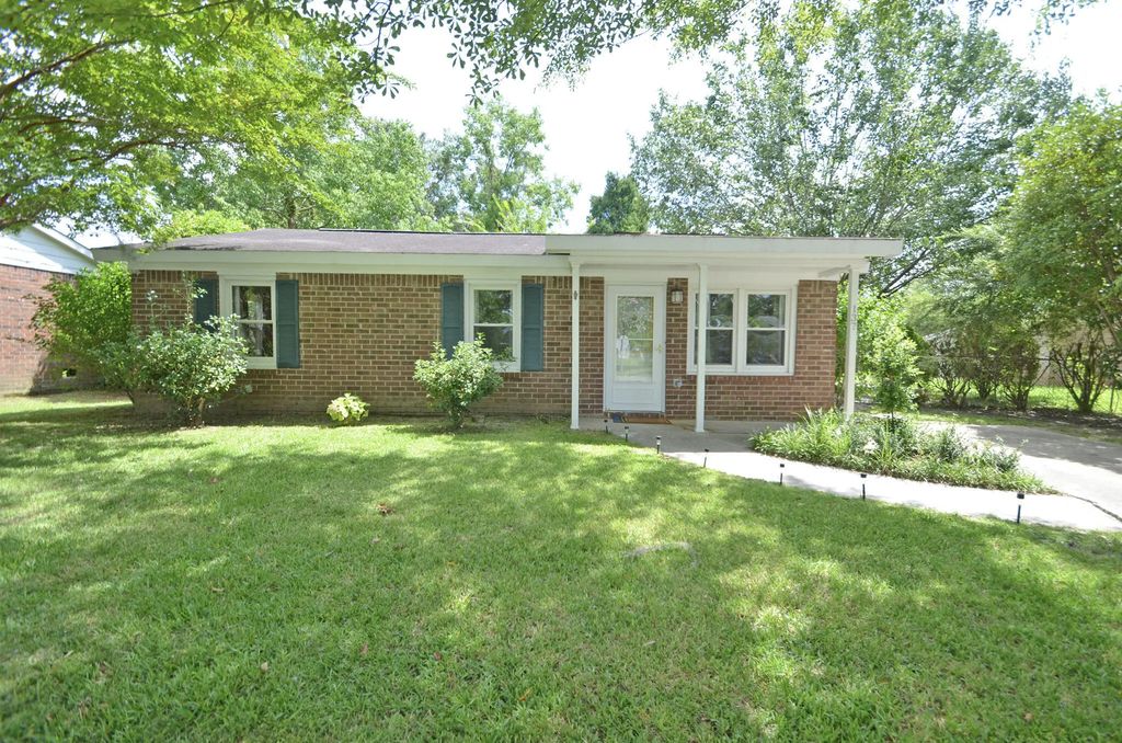 137 Red Cedar Drive, Goose Creek