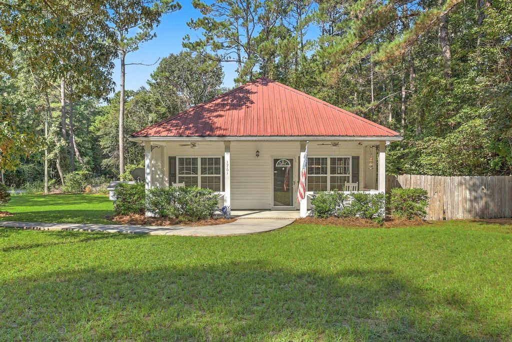 1761 Kenwood Road, Manning