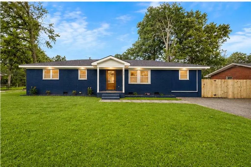 1157 Symmes Drive, Charleston
