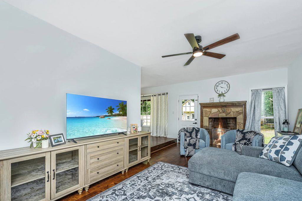 112 Foxfire Court, Summerville