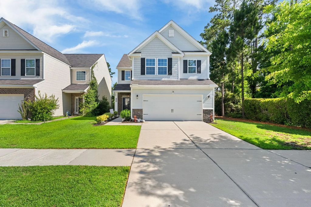 441 Whispering Breeze Lane, Summerville
