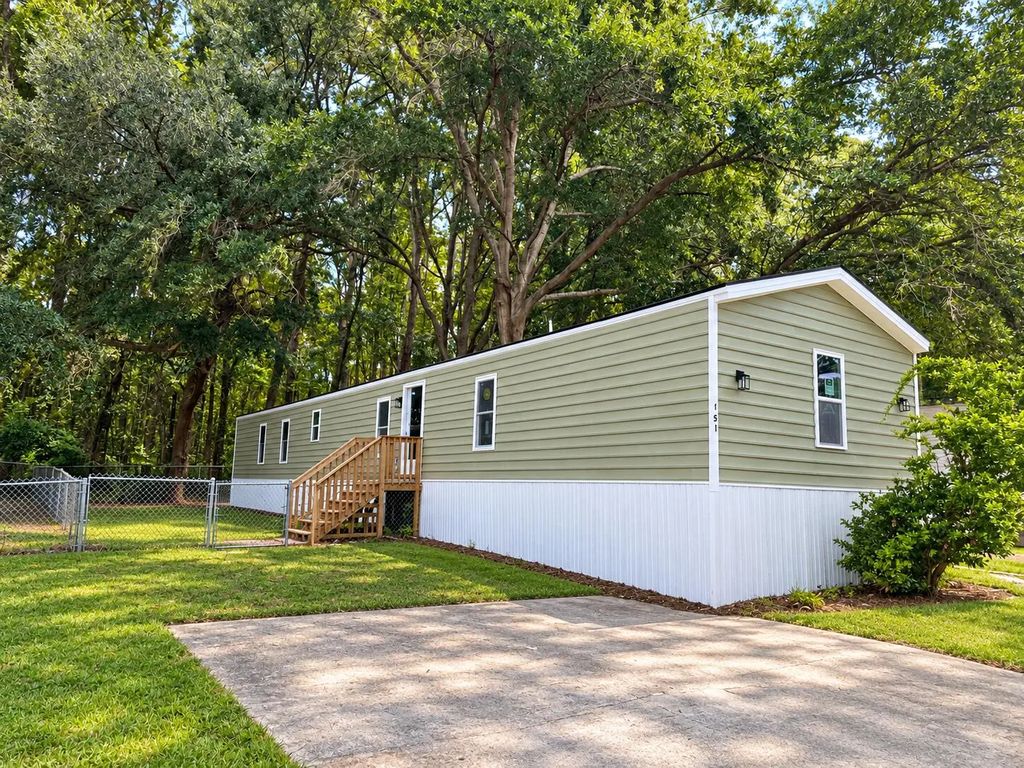 151 Hershey Circle, Summerville