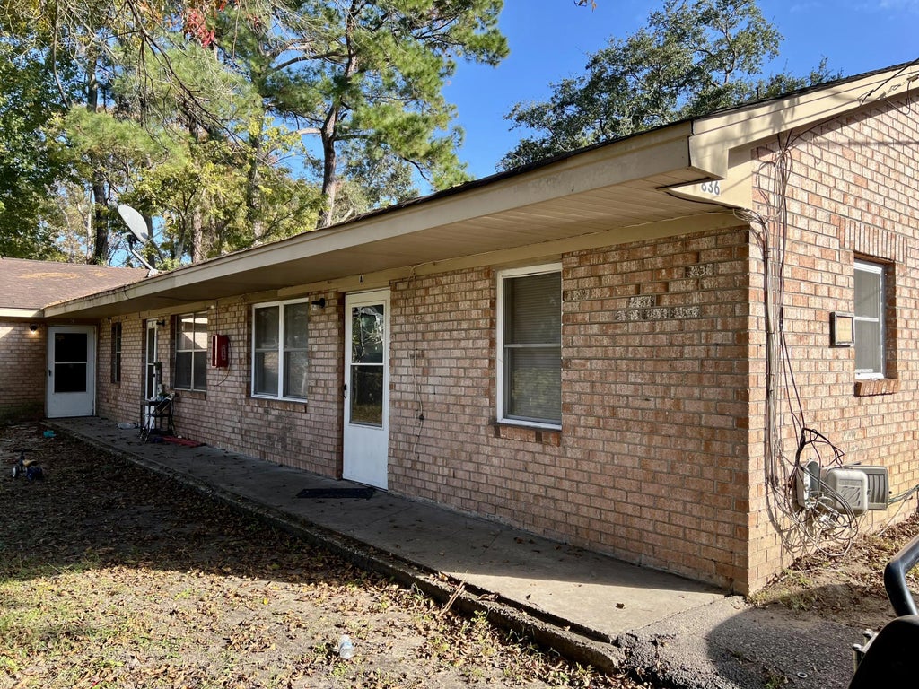 836 White Oak Drive, Charleston