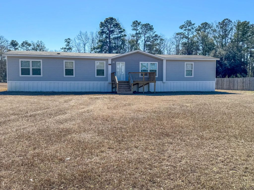 719 Ulmer Lake Drive, Walterboro