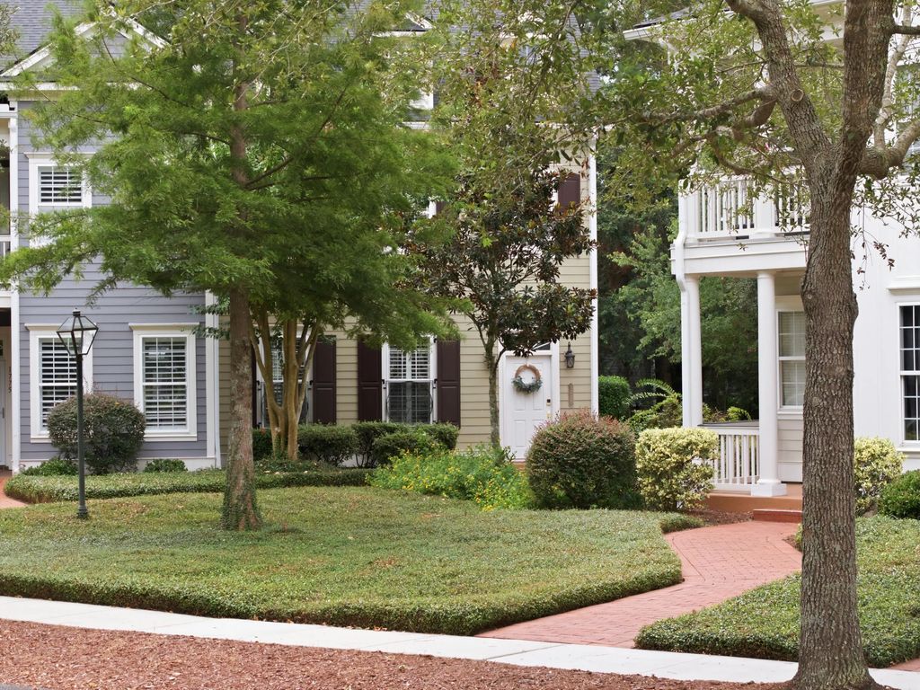 1777 Tennyson Row, Mount Pleasant