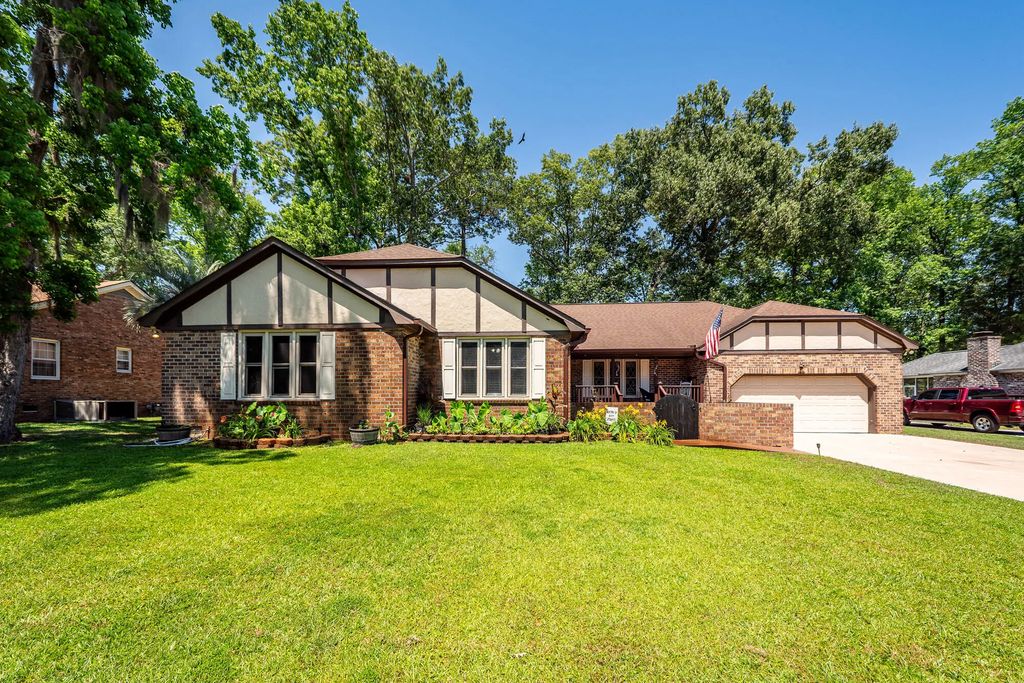 313 Fairington Drive, Summerville
