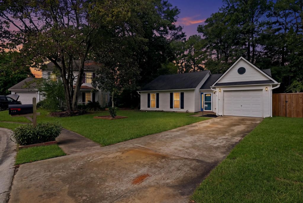 110 Dudley Lane, Goose Creek
