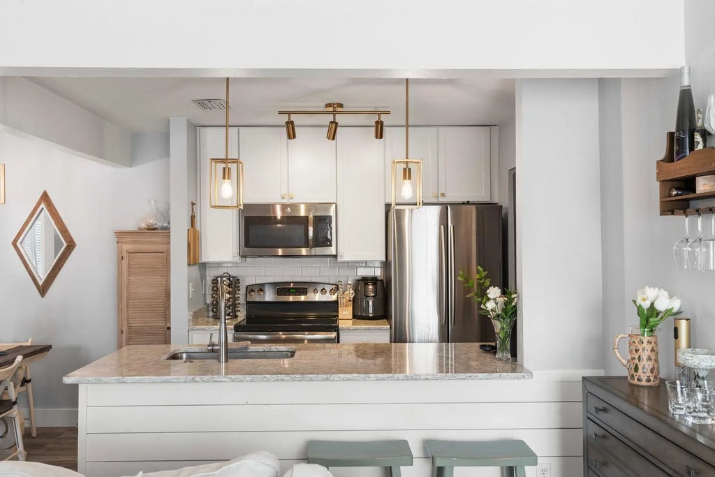 265 Alexandra Drive 1, Mount Pleasant