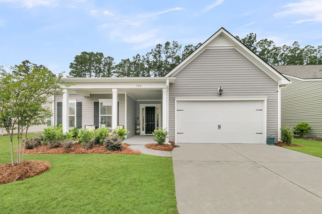 582 Marsh Cove Circle, Summerville