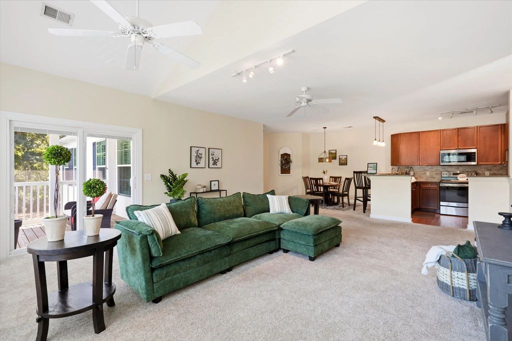 141 Golfview Lane, Summerville