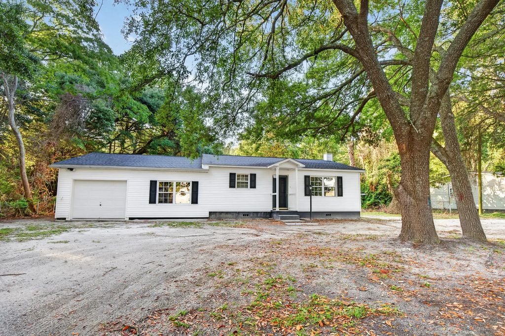 727 Levee Drive, Moncks Corner