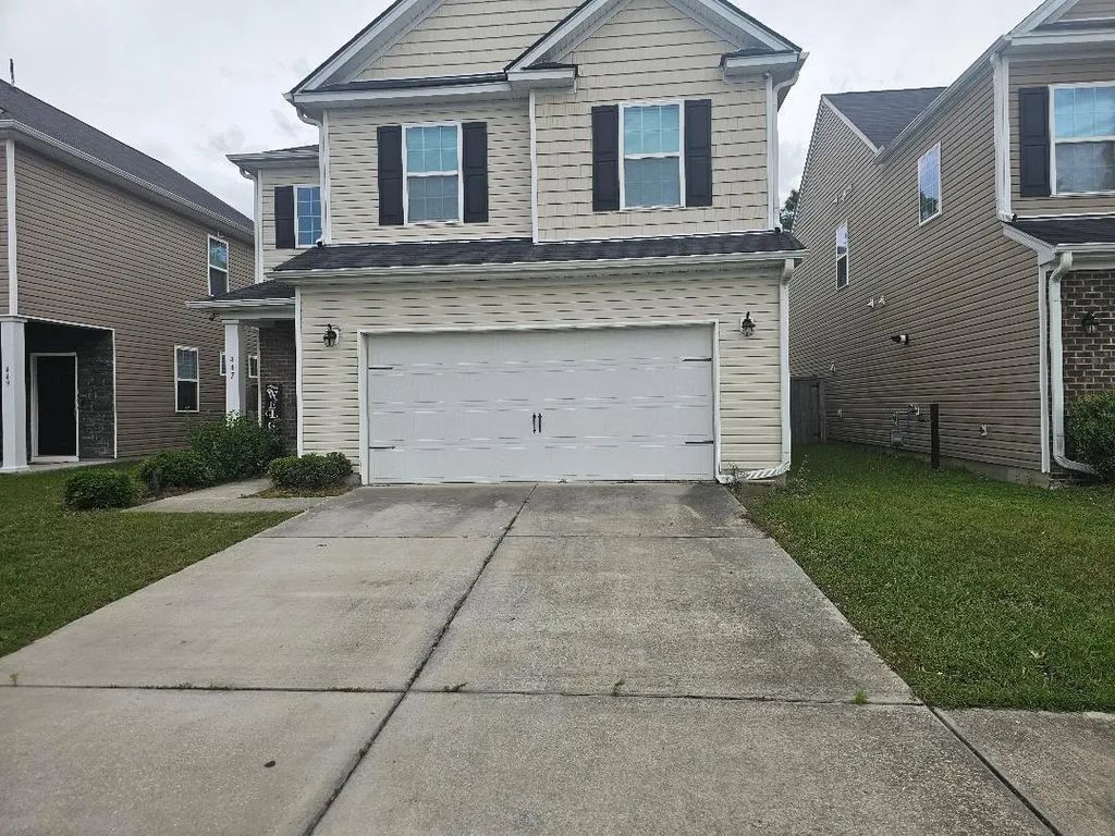 447 Whispering Breeze Lane, Summerville