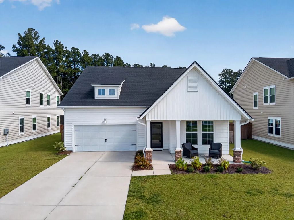 995 Arrowwood Way, Summerville
