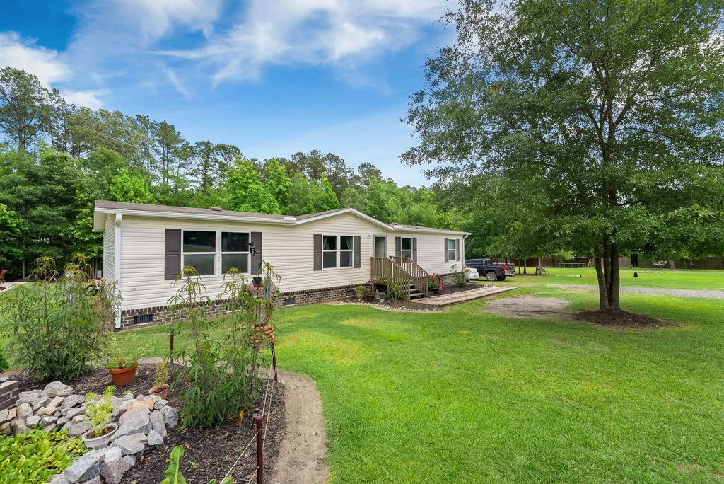 602 Calm Corner Way, Moncks Corner
