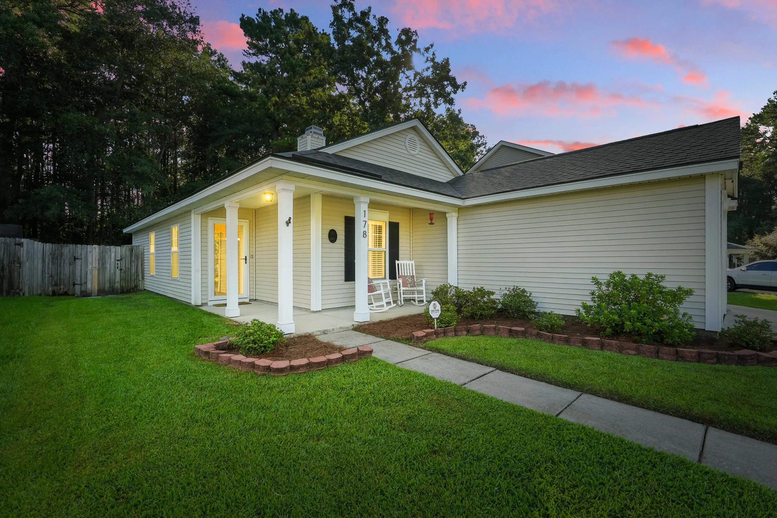 Photo of Listing #25022875