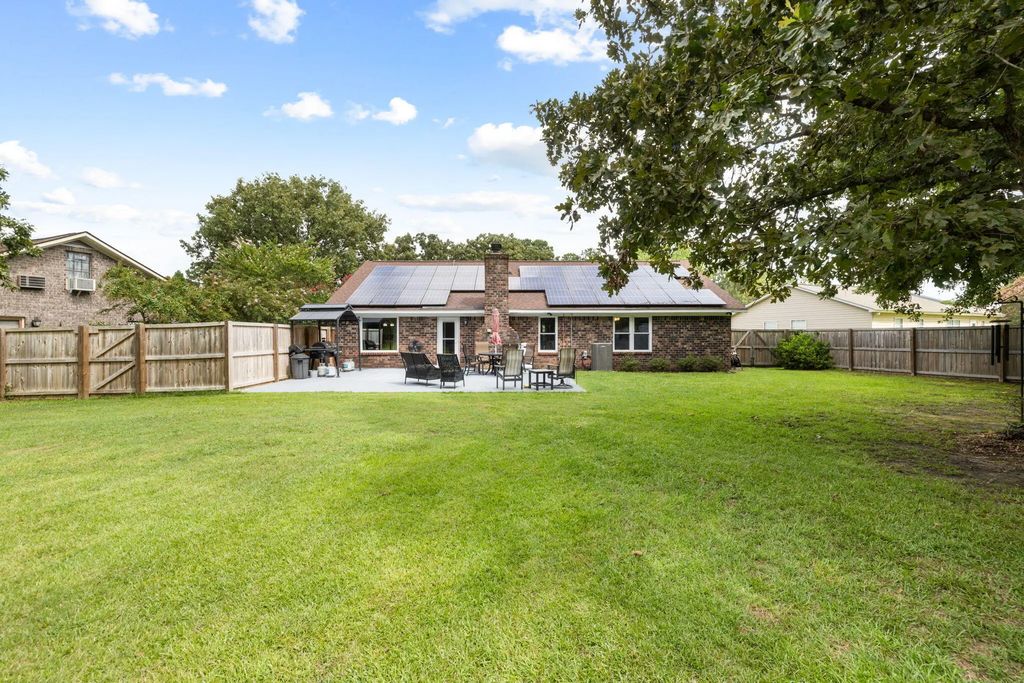222 Mohican Circle, Summerville